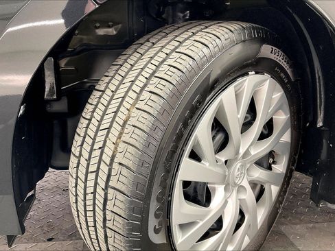 Used 2019 Toyota Corolla LE image 33