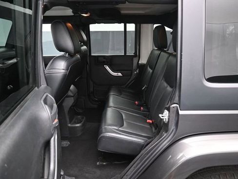 Used 2016 Jeep Wrangler Unlimited Sahara w/ Connectivity Group AWD/4WD image 26