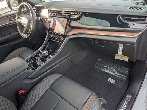 New 2025 Jeep Grand Cherokee L Summit image 32