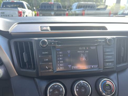 Used 2017 Toyota RAV4 LE FWD image 23