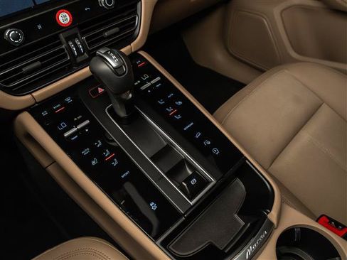 Certified 2026 Porsche Macan AWD/4WD image 23