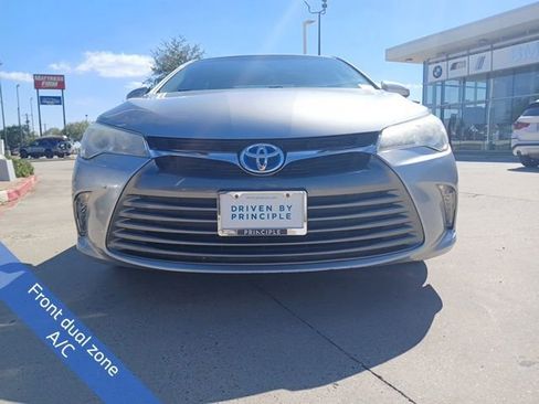 Used 2016 Toyota Camry XLE image 2