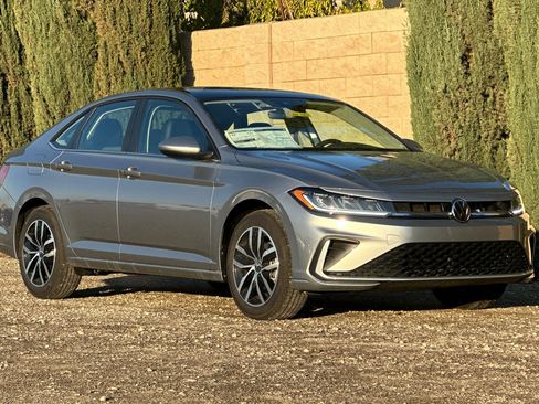 New 2026 Volkswagen Jetta SE image 2