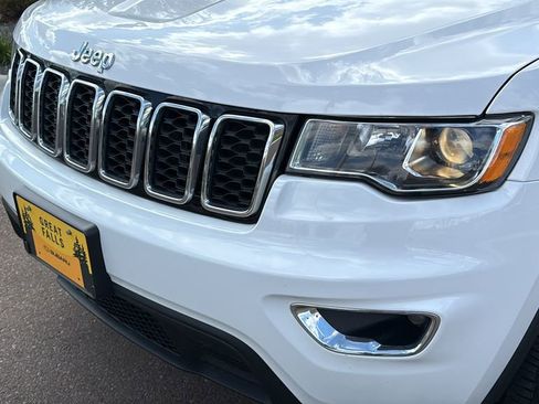Used 2021 Jeep Grand Cherokee Laredo AWD/4WD image 9