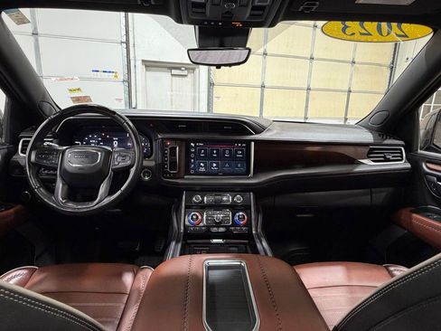 Used 2023 GMC Yukon XL Denali Ultimate AWD/4WD image 32