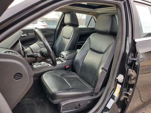 Used 2017 Chrysler 300 C w/ Safetytec Group II image 2