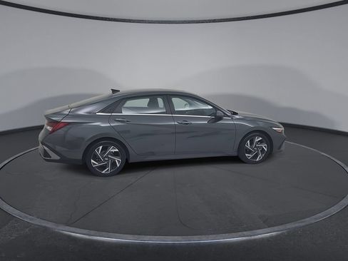 Used 2025 Hyundai Elantra SEL FWD image 18