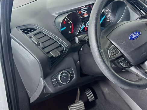 Used 2019 Ford Escape SE image 16