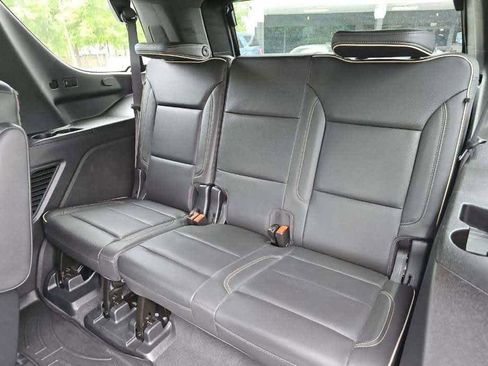 Used 2022 GMC Yukon SLT w/ SLT Premium Package AWD/4WD image 9