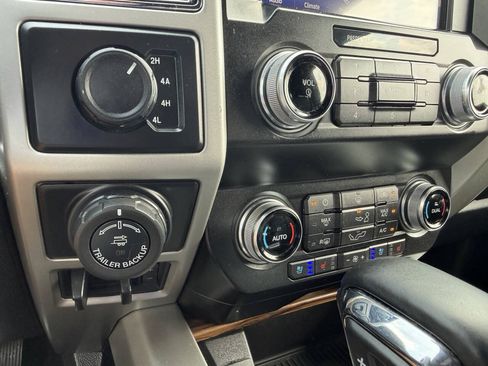 Used 2019 Ford F150 Lariat w/ Equipment Group 502A Luxury AWD/4WD image 14