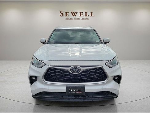 Used 2022 Toyota Highlander XLE FWD image 8