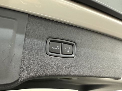 Certified 2025 Porsche Cayenne Turbo image 40