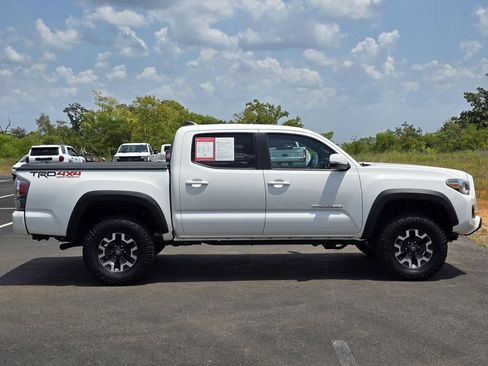 Used 2021 Toyota Tacoma TRD Off-Road w/ Technology Package AWD/4WD image 9