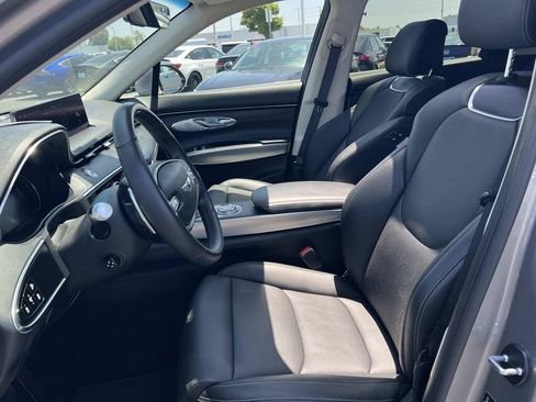 Used 2023 Genesis GV70 2.5T w/ Select Package AWD/4WD image 19