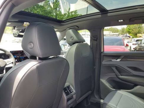 New 2026 Volkswagen Tiguan SE R-Line FWD image 11