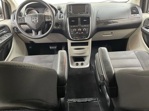 Used 2020 Dodge Grand Caravan SE w/ UConnect Hands-Free Group image 29