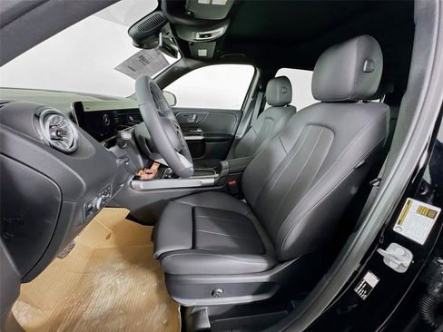 Certified 2026 Mercedes-Benz GLB 250 4MATIC image 18