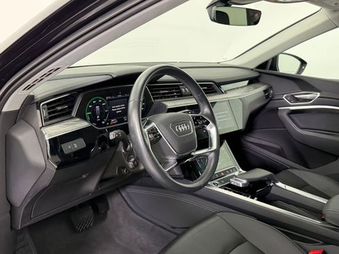 Certified 2022 Audi e-tron Premium w/ Convenience Plus Package image 4