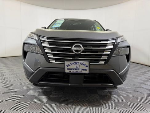 Used 2025 Nissan Rogue SV image 5