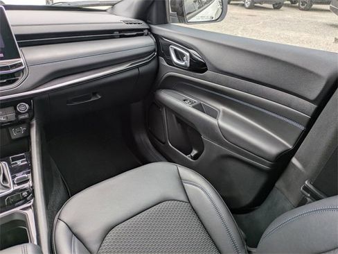 New 2026 Jeep Compass Latitude image 17