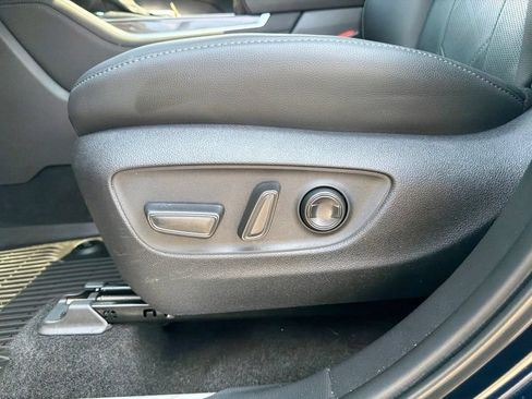 Used 2025 Toyota Highlander Platinum AWD/4WD image 13
