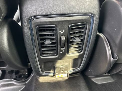 Used 2022 Jeep Grand Cherokee Laredo X AWD/4WD image 13