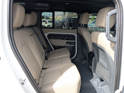 Used 2023 Land Rover Defender 110 SE AWD/4WD image 29