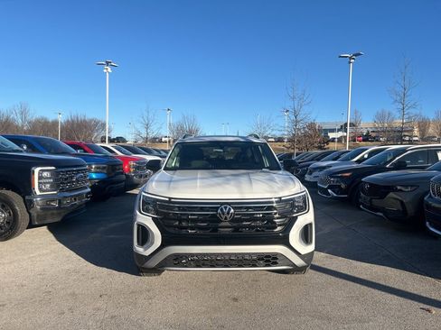 New 2026 Volkswagen Atlas Peak Edition AWD/4WD image 8