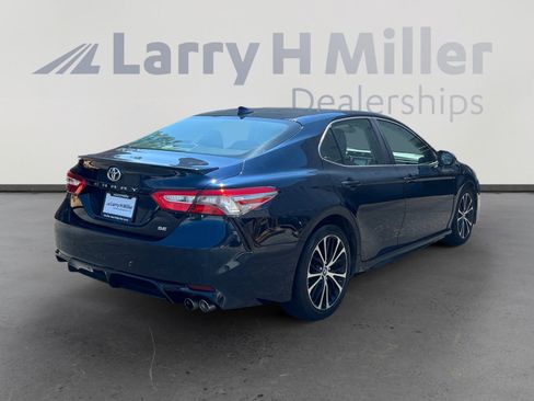 Used 2019 Toyota Camry SE FWD image 5