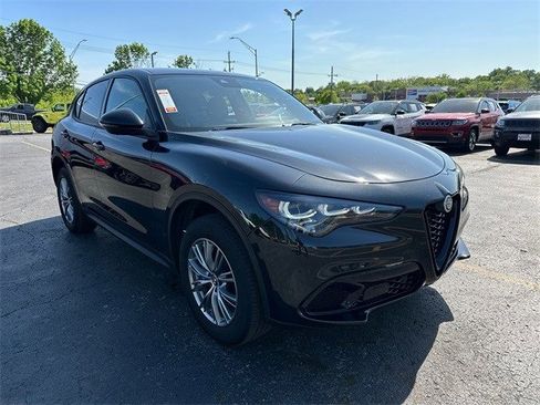 Used 2024 Alfa Romeo Stelvio Sprint image 4