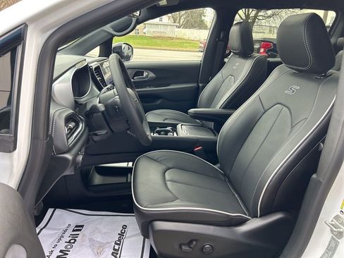 New 2026 Chrysler Pacifica Limited w/ S Appearance Package image 31