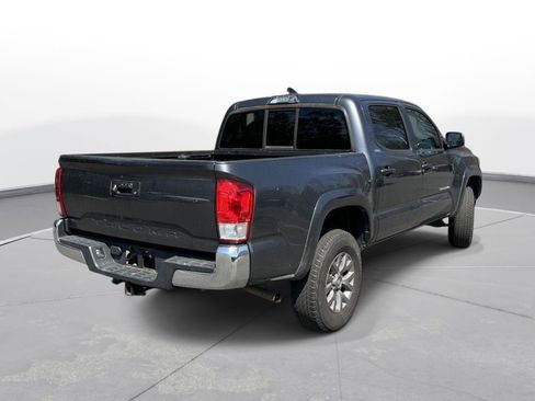 Used 2017 Toyota Tacoma SR5 w/ SR5 Appearance Package (SM) image 6