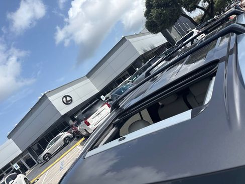 Used 2022 Lexus LX 600 4WD w/ Accessory Package (Z1) image 10