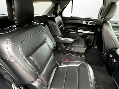 Used 2022 Ford Explorer XLT w/ Equipment Group 202A image 17