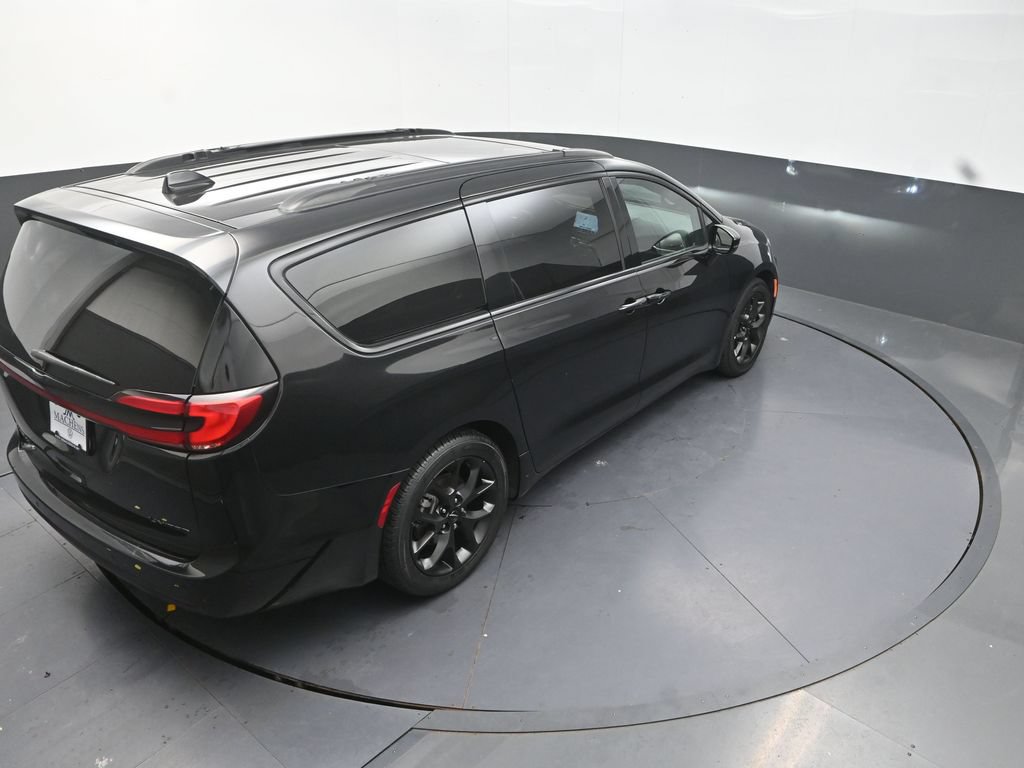 Used 2025 Chrysler Pacifica Limited FWD image 21