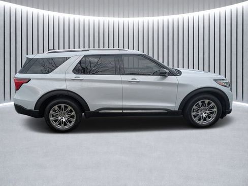 New 2026 Ford Explorer Platinum RWD image 2