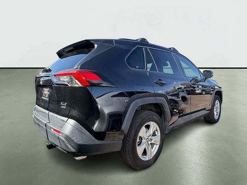 Used 2021 Toyota RAV4 XLE w/ Convenience Package image 5