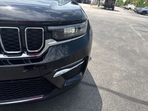 Used 2025 Jeep Grand Cherokee Limited AWD/4WD image 42