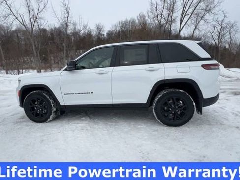 Used 2026 Jeep Grand Cherokee Altitude AWD/4WD image 5