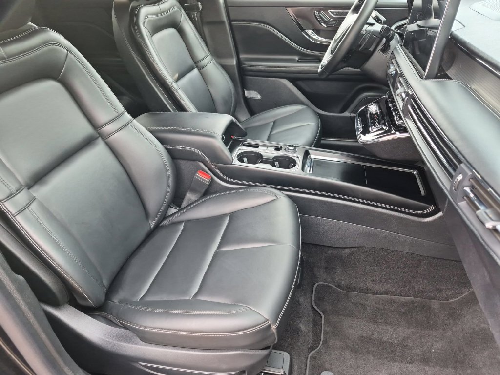 Used 2025 Lincoln Corsair AWD image 22