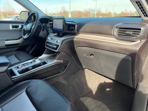 Used 2023 Ford Explorer XLT w/ Equipment Group 202A image 9