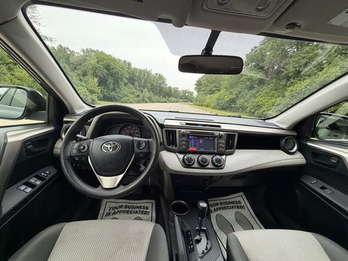 Used 2013 Toyota RAV4 LE FWD image 10