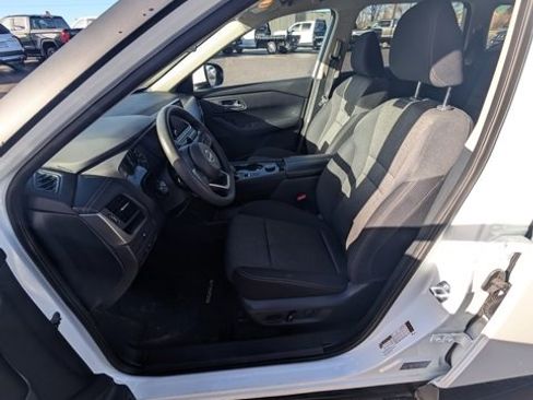 Used 2024 Nissan Rogue SV image 25