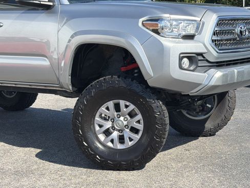 Used 2022 Toyota Tacoma SR5 w/ Technology Package RWD image 6
