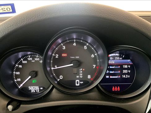 Used 2022 Porsche Macan AWD/4WD image 23
