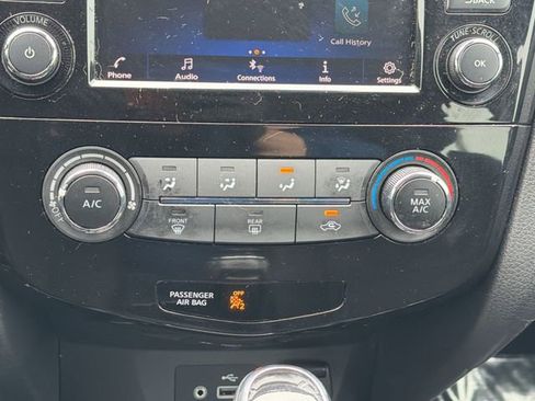 Used 2021 Nissan Rogue Sport S image 18