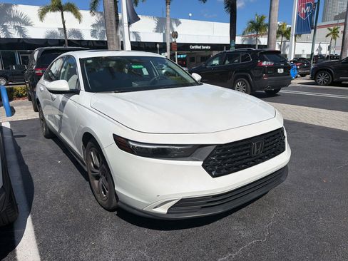 Used 2023 Honda Accord EX image 9