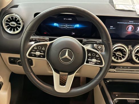 Used 2021 Mercedes-Benz GLB 250 4MATIC image 16