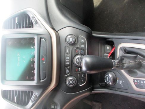 Used 2015 Jeep Cherokee Limited AWD/4WD image 11