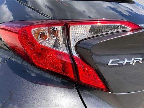 Used 2019 Toyota C-HR Limited FWD image 28